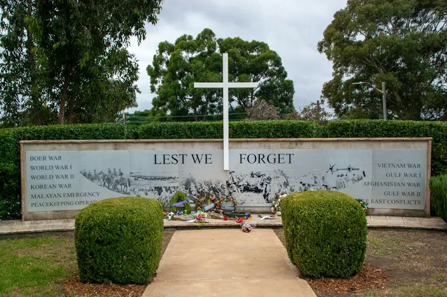 Photo hero monuments information